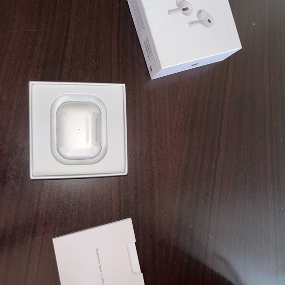 *BEST OFFER*Airpod pro (2nd Generation) - Picture 4 of 4